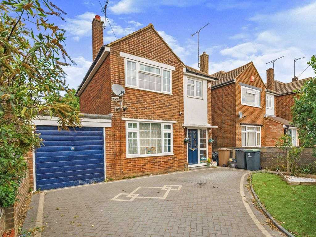 3 bed detached house for sale in Hill Rise, Luton LU3 Zoopla