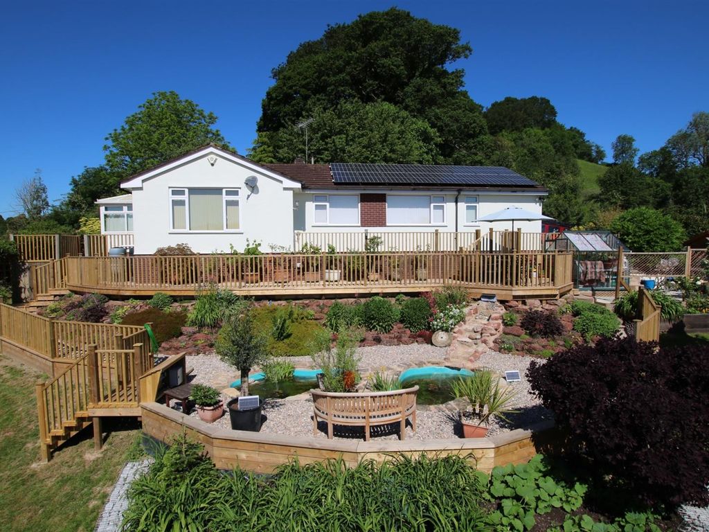 3 bed detached bungalow to rent in Three Horse Shoes, Cowley, Exeter