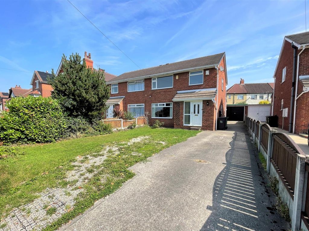 4 bed semidetached house to rent in Pinfold Lane, Leeds, West