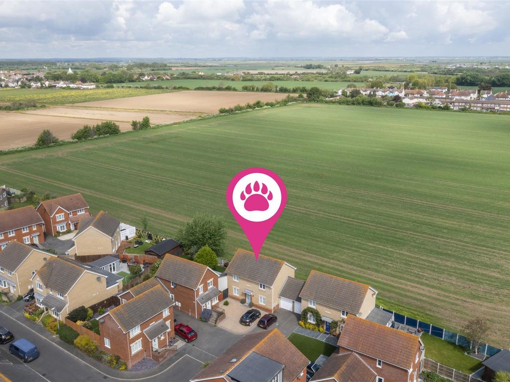 4 bed detached house for sale in Havengore Close, Great Wakering