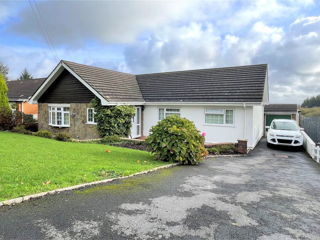 3 bed bungalow for sale in Heol Y Nant, Llannon, Llanelli