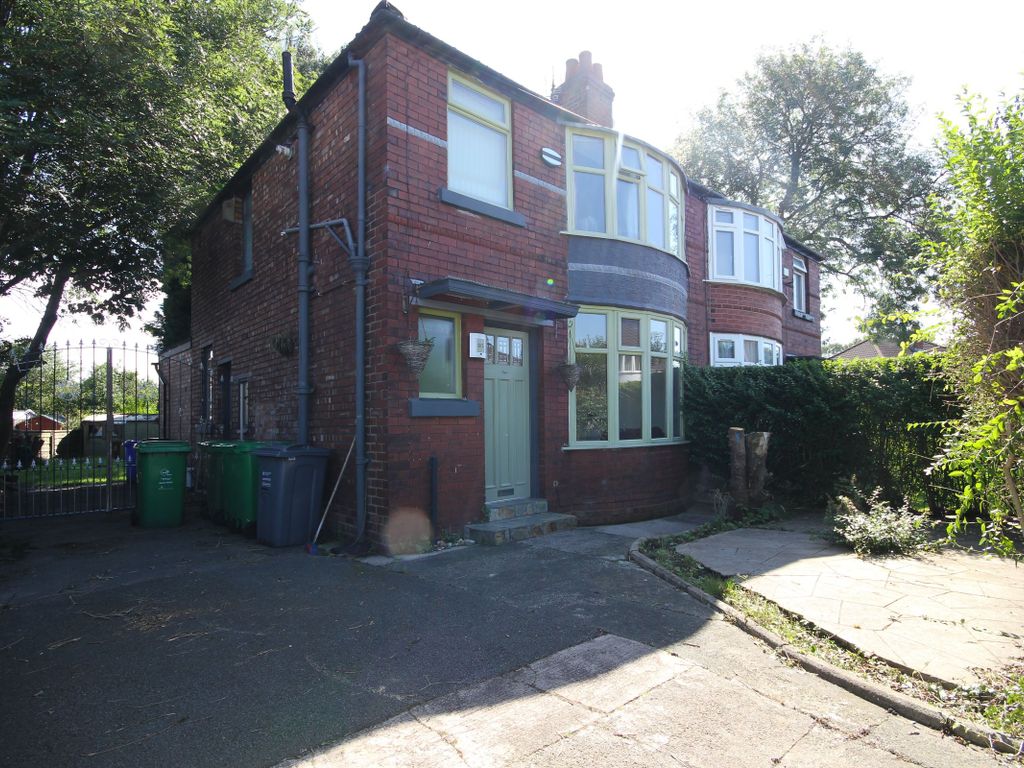 4 bed semidetached house to rent in Yew Tree Road, Fallowfield
