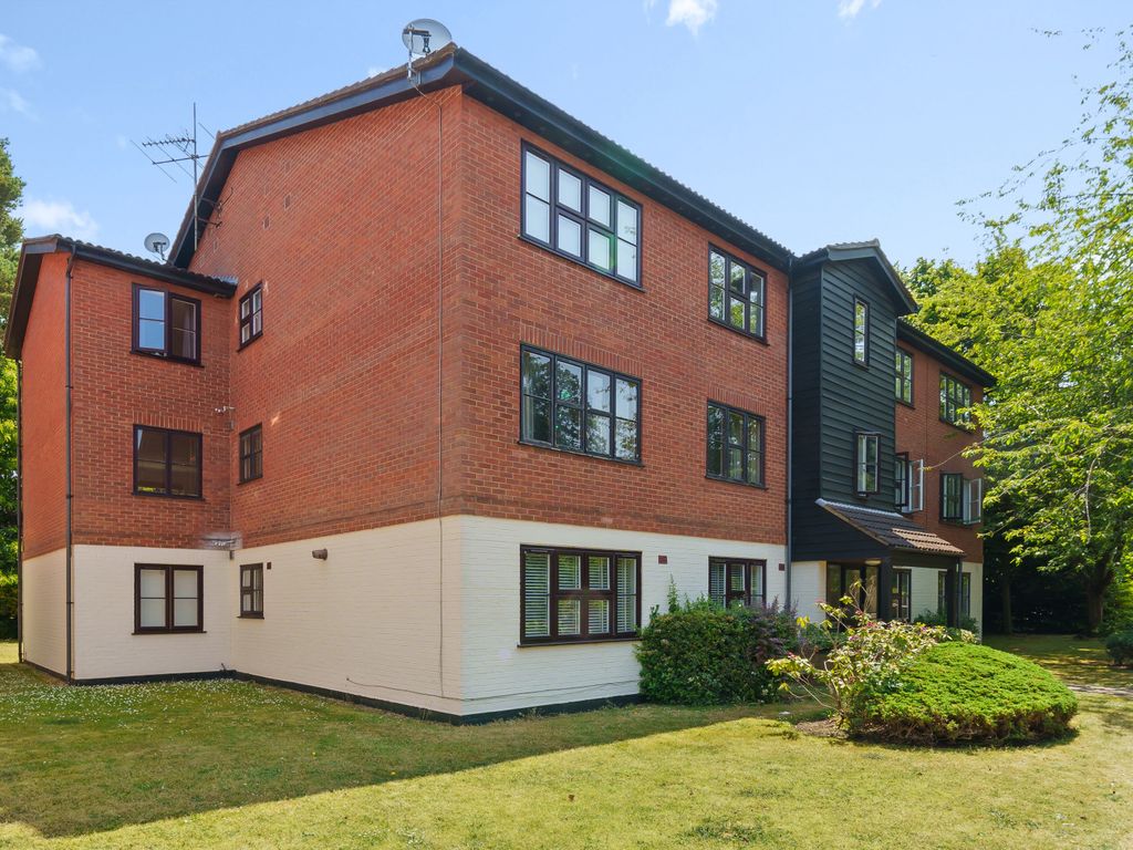 1 bed flat for sale in Queens Road, Weybridge KT13 Zoopla