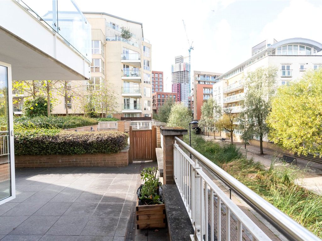 2 bed flat to rent in Water Gardens Square, Canada Water, London SE16