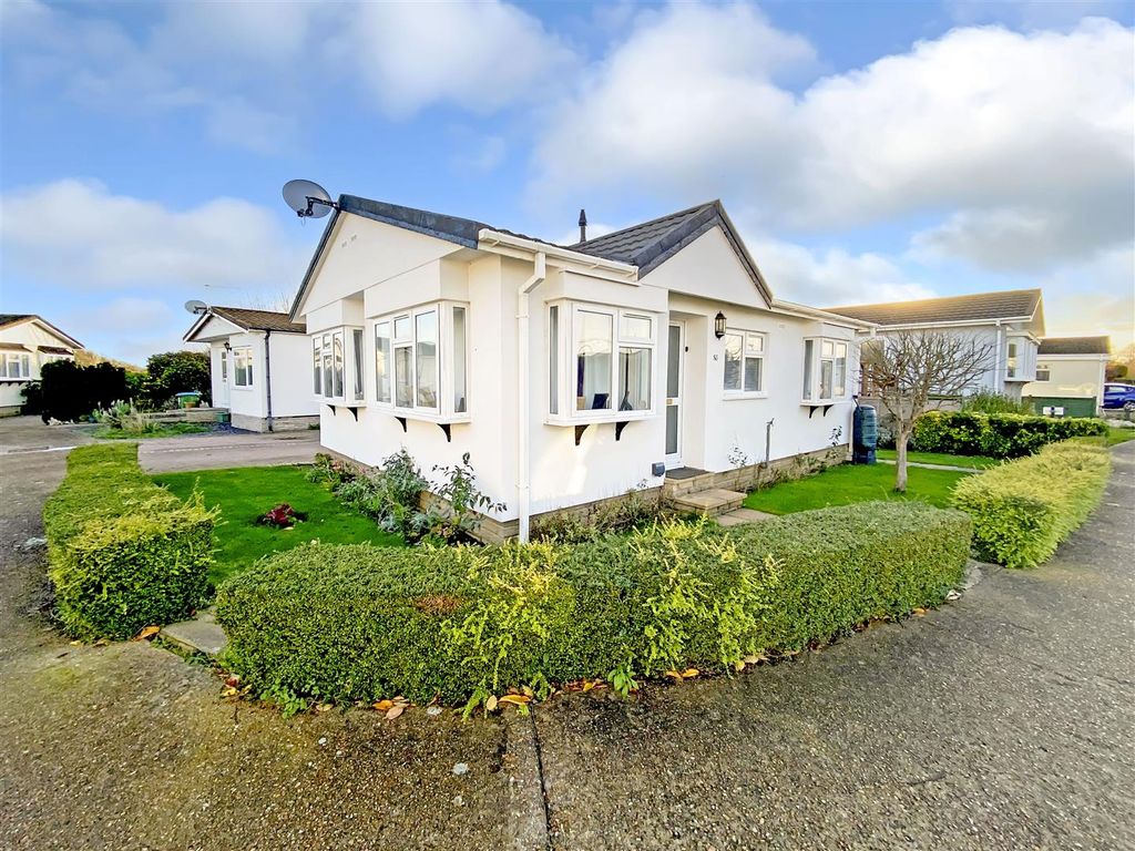 2 bed mobile/park home for sale in Bognor Road, Climping, Littlehampton