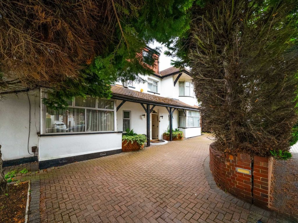 8 bed detached house for sale in West Avenue, London NW4, £3,750,000