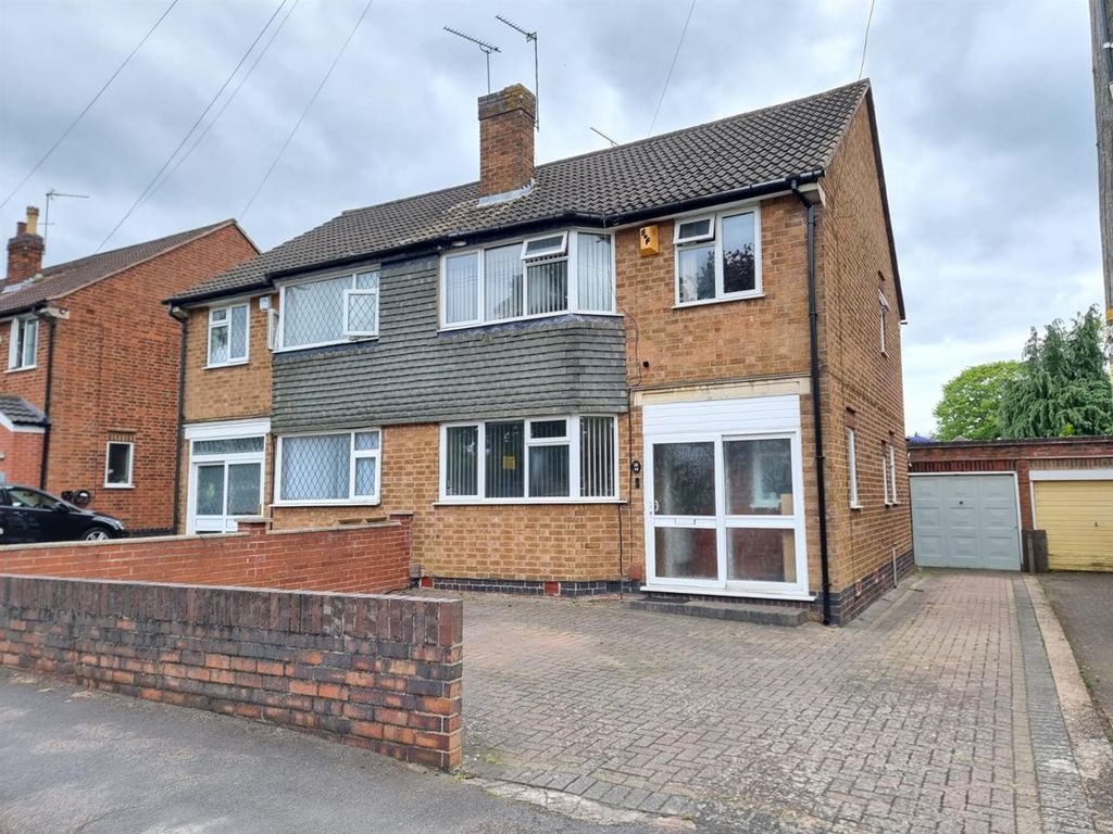 3 bed semidetached house for sale in Whitehall Road, Leicester LE5, £