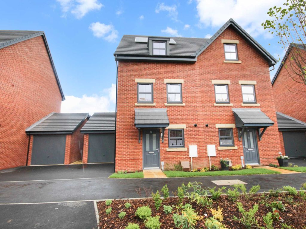 4 bed semidetached house to rent in Russell Chase, Bracknell RG42 Zoopla