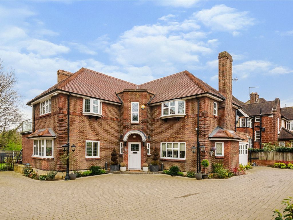 4 bed detached house for sale in Sunset View, High