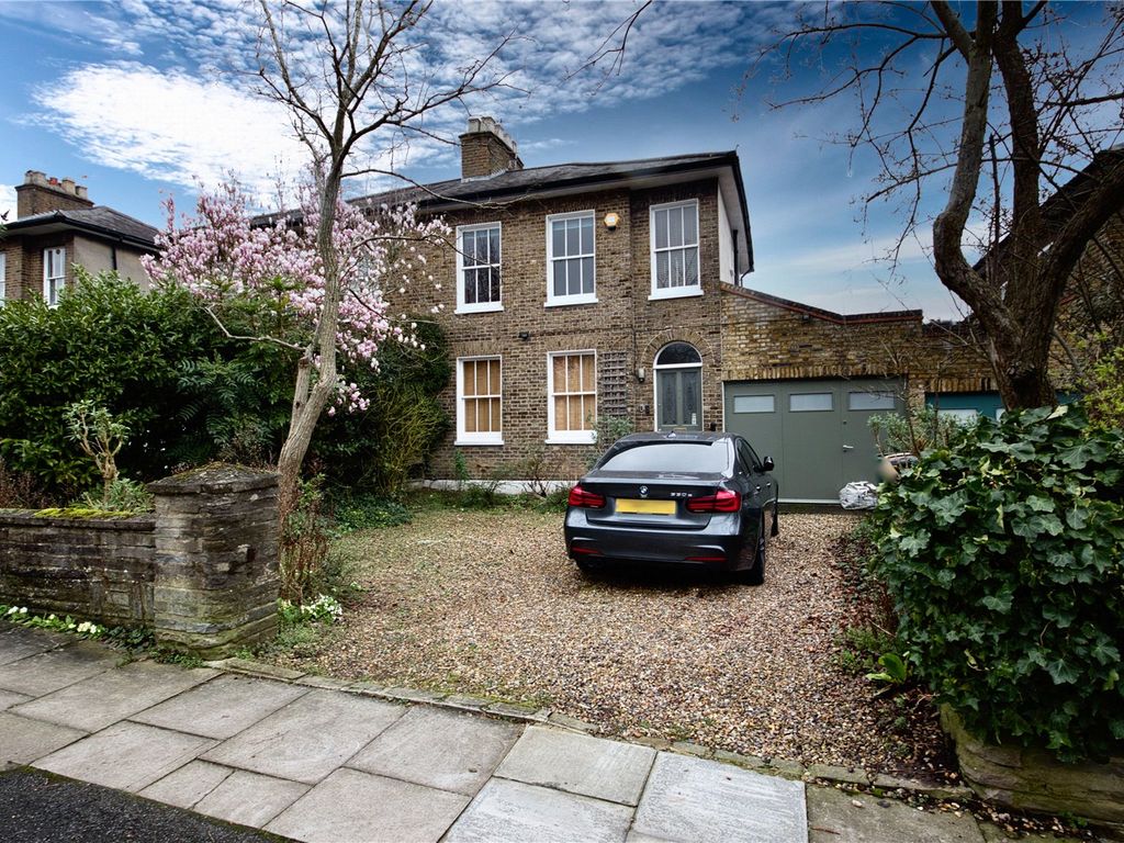 3 bed semidetached house for sale in Eastern Road, London N2, £