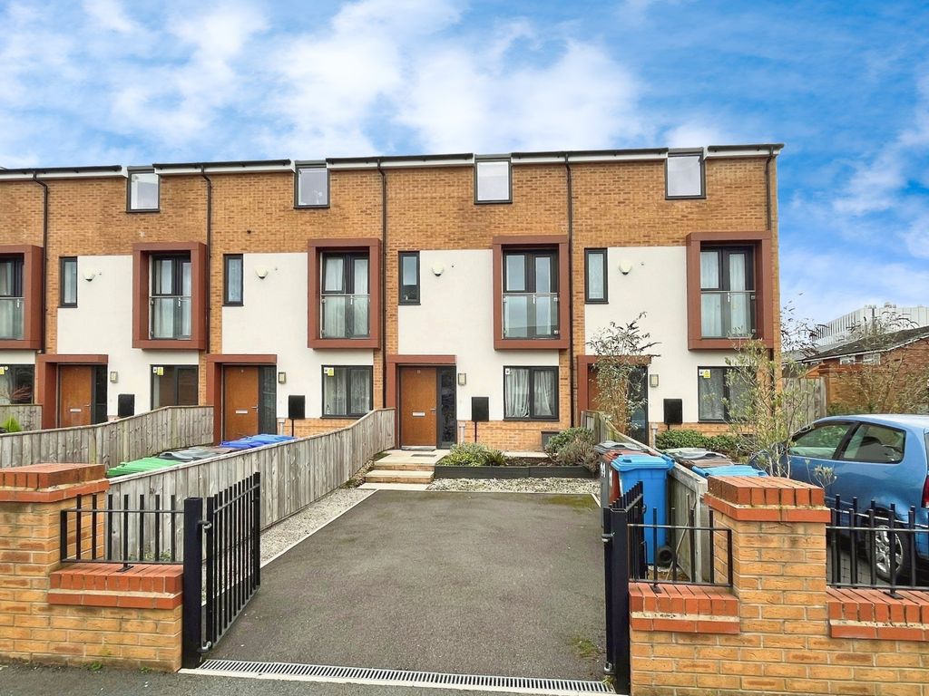 4 bed terraced house for sale in Hartfield Close, Manchester, Greater