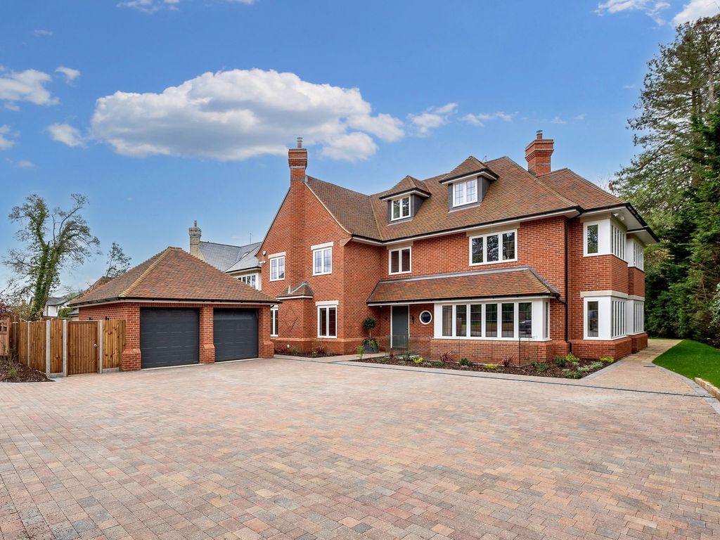 New home, 5 bed detached house for sale in Knottocks Drive
