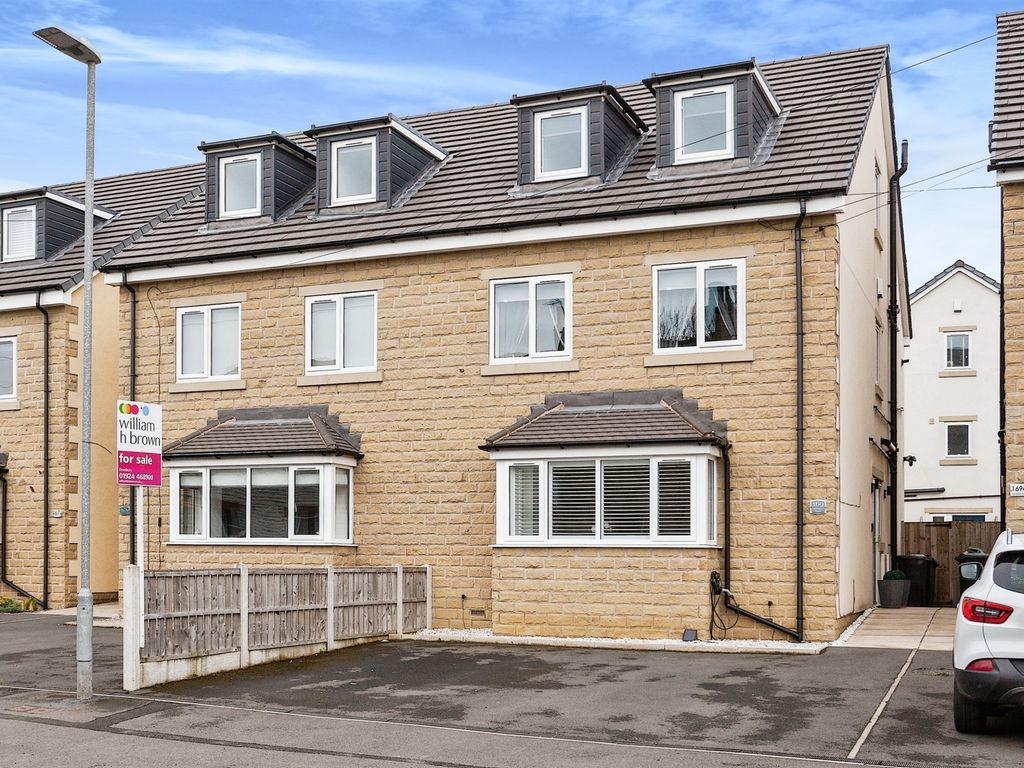 5 bed semidetached house for sale in Old Bank Road, Earlsheaton