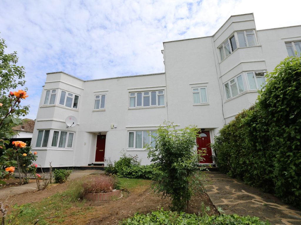 3 bed flat to rent in Lawns Court, The Avenue, Wembley Park HA9, £1,800