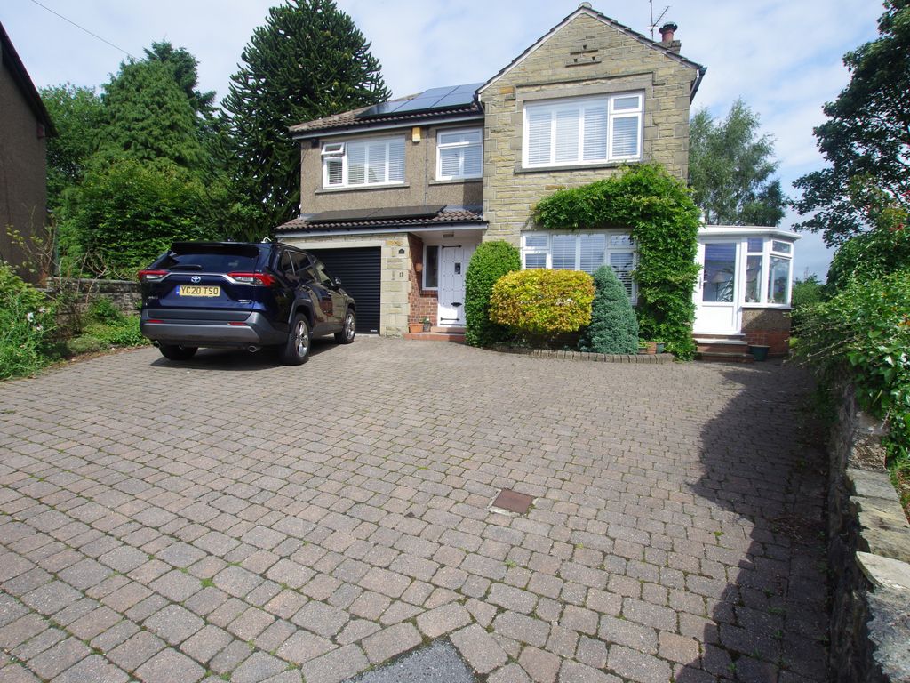 4 bed detached house for sale in Lyndhurst Grove, Allerton, Bradford