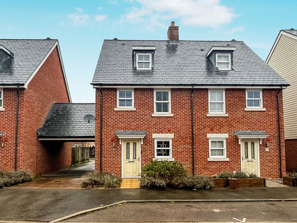 3 bed semidetached house for sale in Sherrington Grove, Biggleswade
