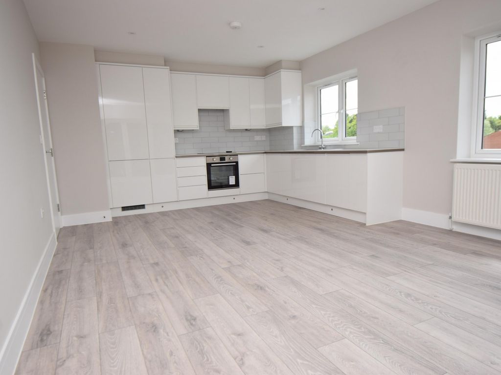 2 bed flat to rent in Pitcher's Yard, 25A Summers Road, Burnham, Bucks