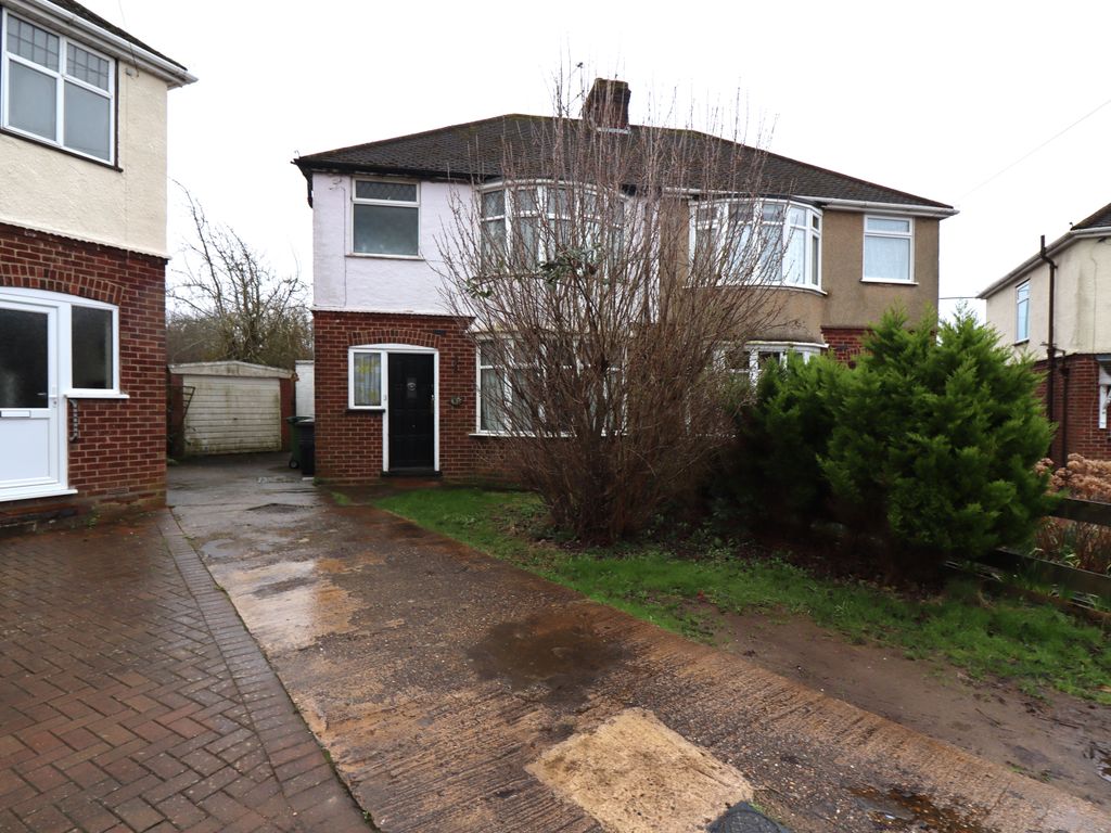 3 bed semidetached house to rent in Warden Hill Gardens, Luton LU2, £