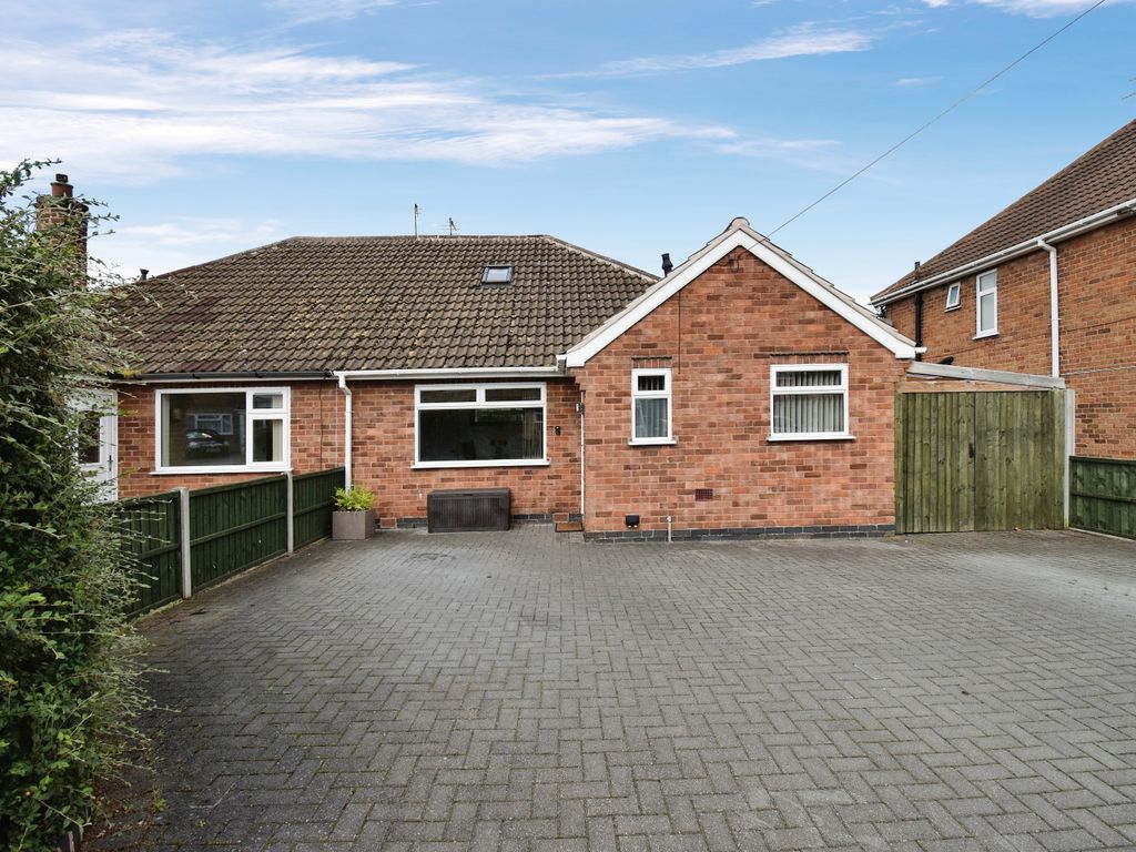 4 bed bungalow for sale in Willow Park Drive, Wigston, Leicestershire LE18 Zoopla