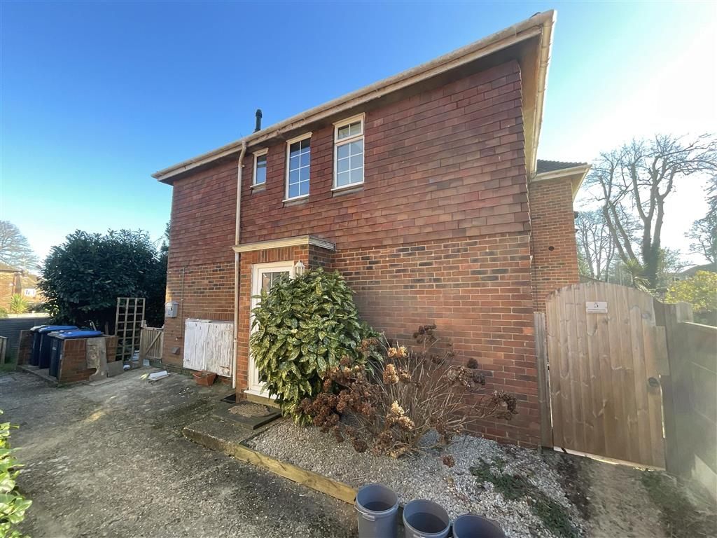 2 bed for sale in Southwick Close, East Grinstead, West