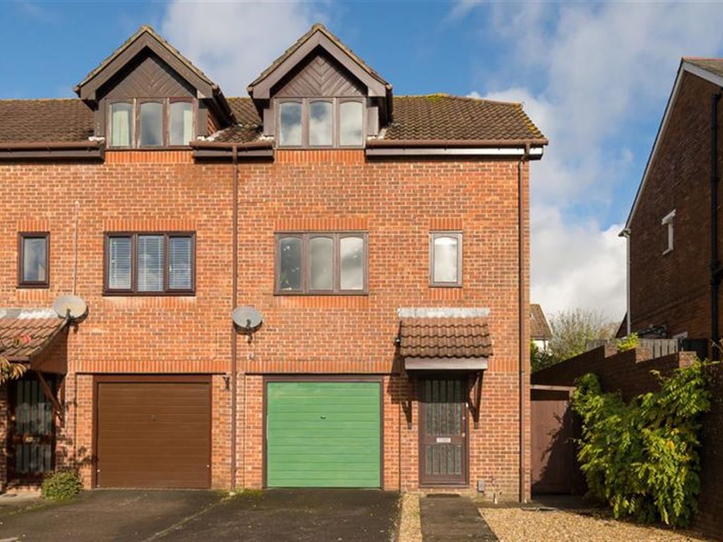 3 bed semidetached house for sale in 1 High View, Woolner Avenue