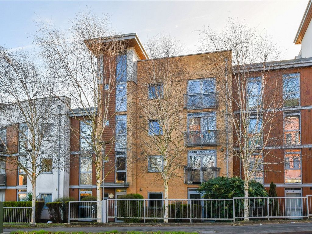 1 bed flat for sale in Kelvin Gate, Bracknell, Berkshire RG12, £180,000