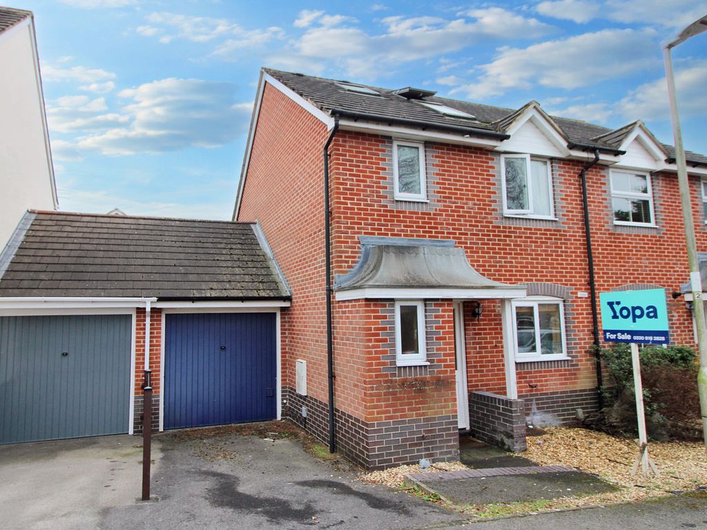 4 bed semidetached house for sale in Ludlow Close, Newbury RG14, £