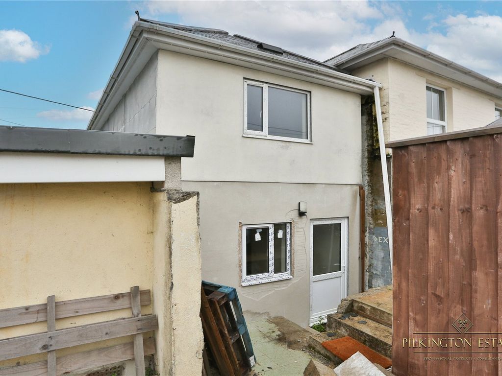 2 bed end terrace house for sale in Saltash Road, Callington PL17, £