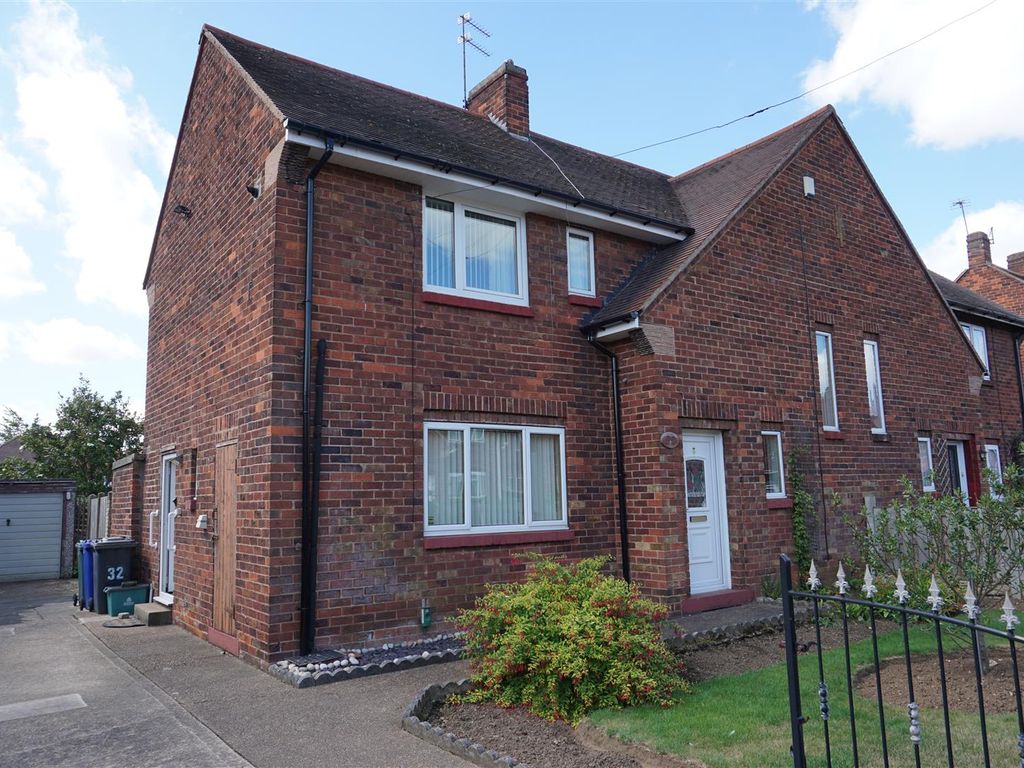 3 bed semidetached house for sale in Edward Road, Carcroft, Doncaster
