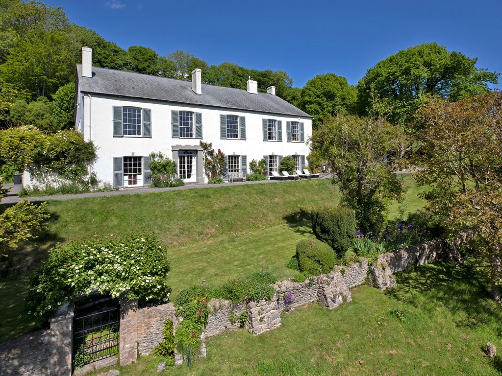 7 bed detached house for sale in Seaton, Devon EX12., £