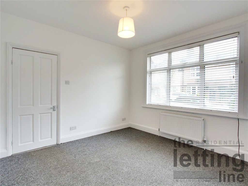3 bed terraced house to rent in Mafeking Road, Enfield, Middlesex EN1
