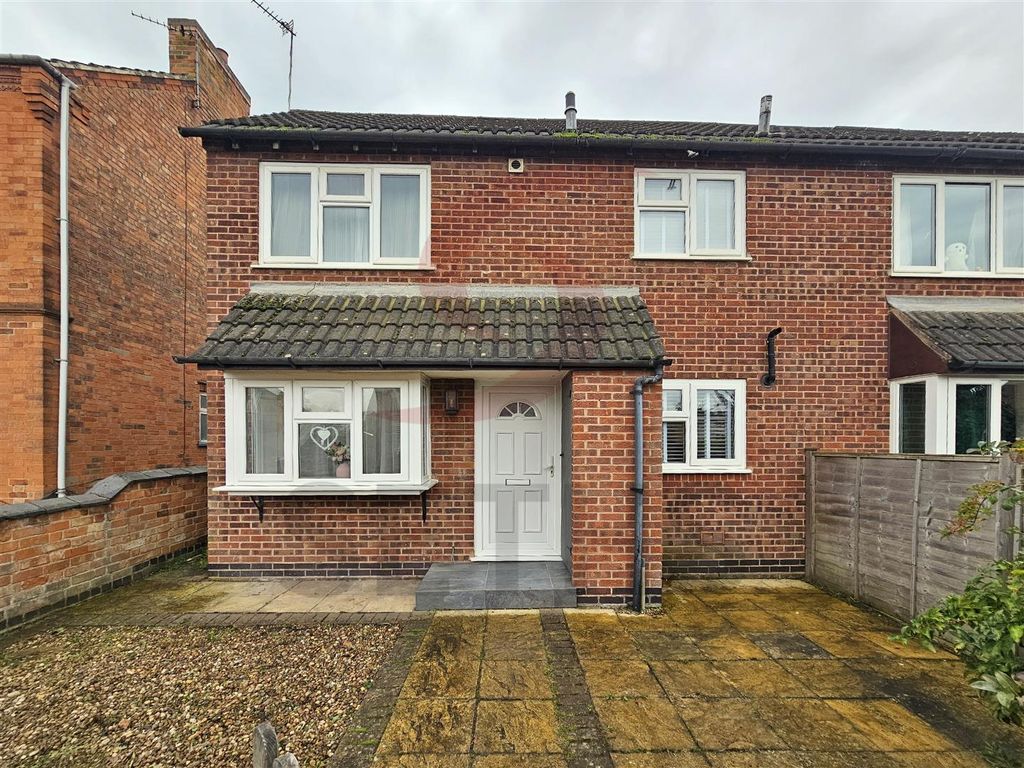 2 bed terraced house to rent in Loughborough Road, Mountsorrel