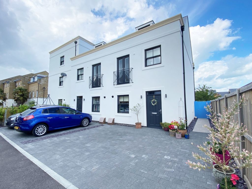 3 bed end terrace house for sale in Trafalgar Drive, Walmer CT14 Zoopla