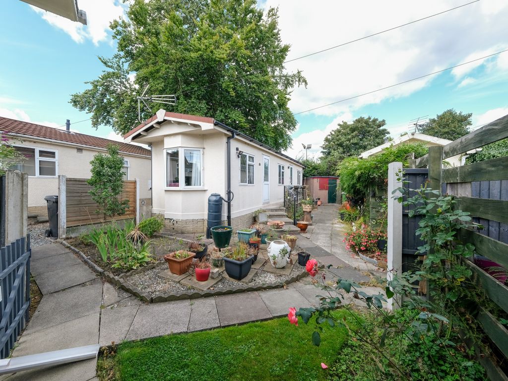 1 bed mobile/park home for sale in Park View, Agden Brow, Lymm WA13