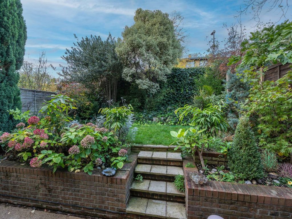 Pine Grove, Wimbledon Village, London SW19