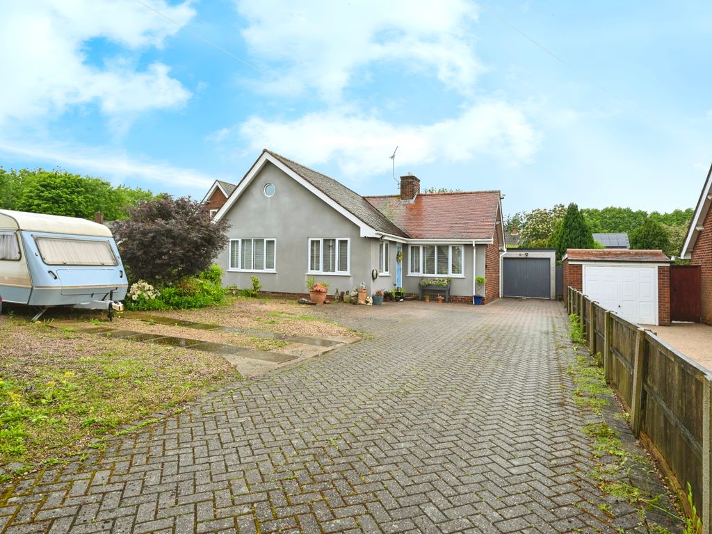 2 bed bungalow for sale in Raymond Close, KirkbyInAshfield