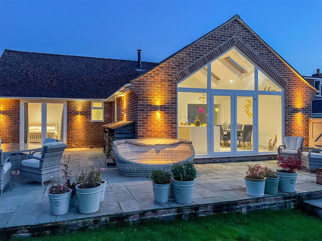 3 bed bungalow for sale in Parkstone Road, Ropley, Alresford SO24, £