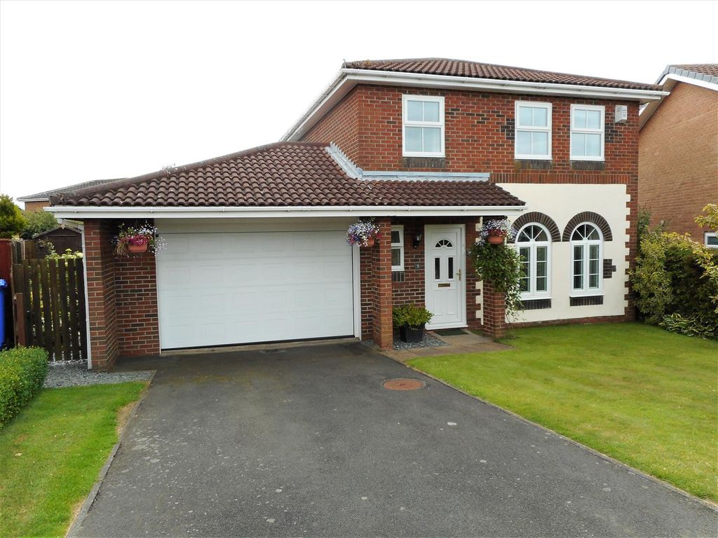 4 bed detached house for sale in Woburn Close, Northburn Park