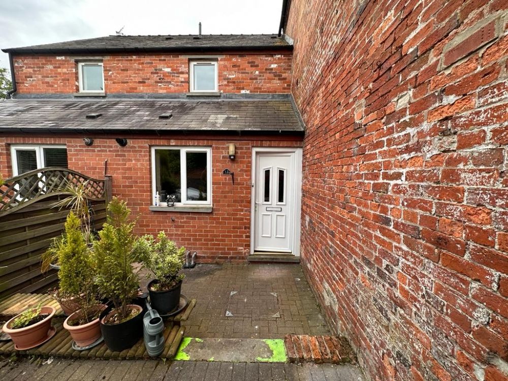 2 bed terraced house to rent in King Street, Alfreton, Derbyshire DE55