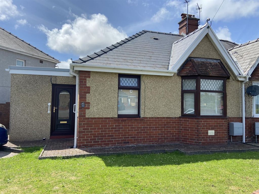 2 bed semidetached bungalow for sale in Tirgof, Llangennech, Llanelli