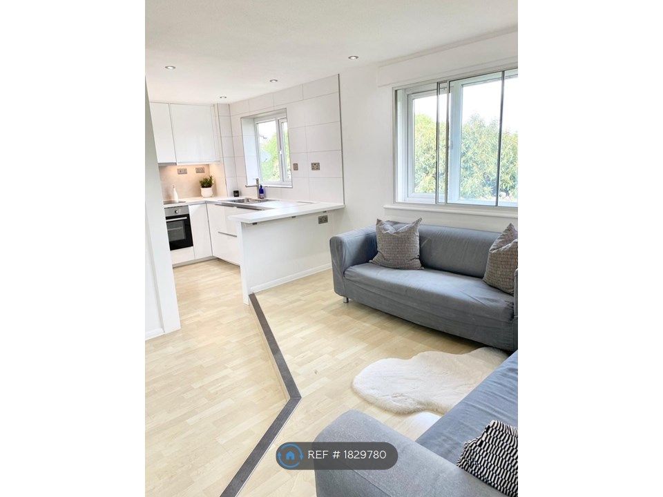 2 bed flat to rent in Friern Friern N11, £1,850 pcm Zoopla