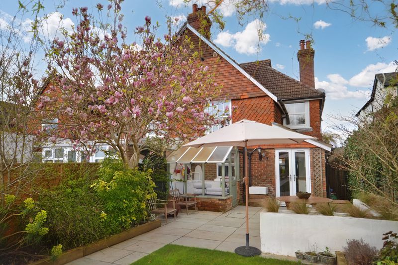 3 bed end terrace house for sale in Headley Road, Grayshott, Hindhead