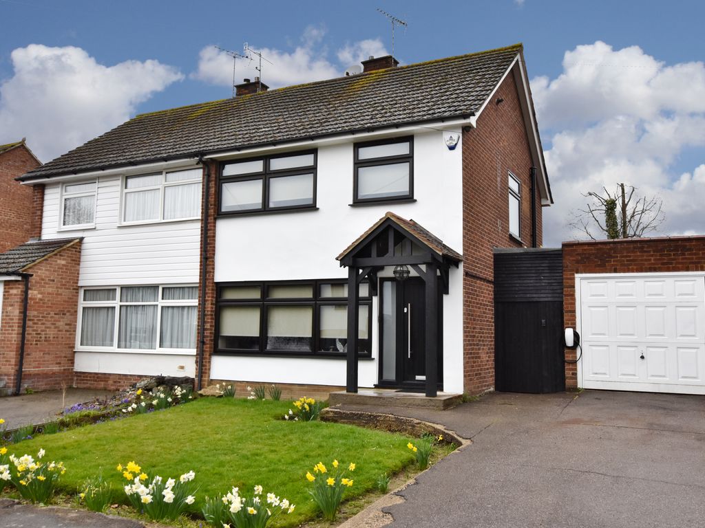3 bed semidetached house for sale in Rowan Close, Bricket Wood, St
