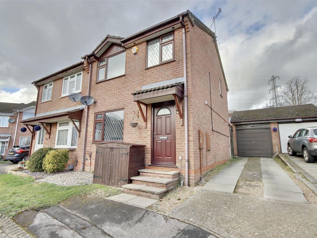 3 bed semidetached house to rent in Lovage Way, Clanfield