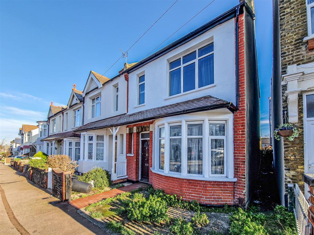 3 bed end terrace house for sale in Gainsborough Drive, WestcliffOn