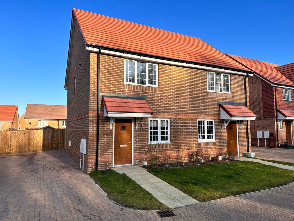 2 bed semidetached house for sale in Boot Hill Drive, Rainham