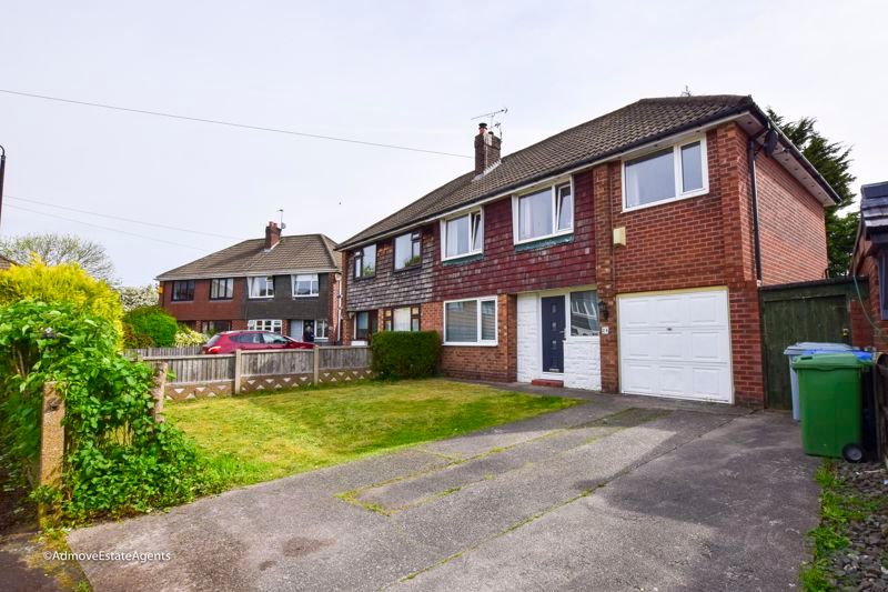 5 bed semidetached house for sale in Elizabeth Road, Partington
