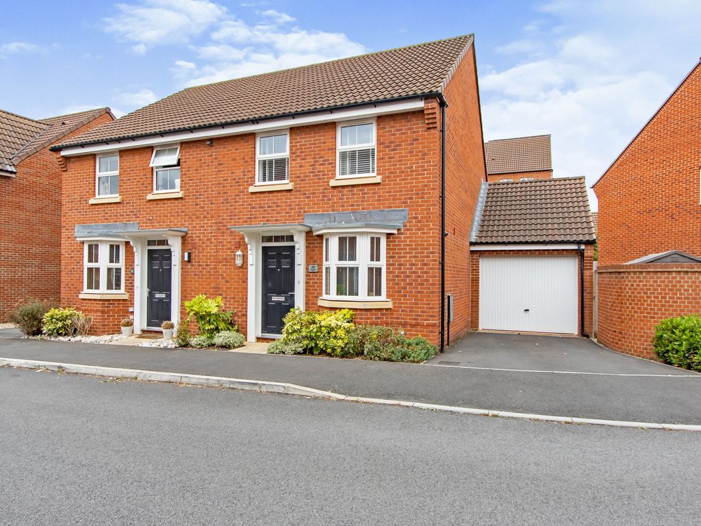 3 bed semidetached house for sale in Port Stanley Close, Norton