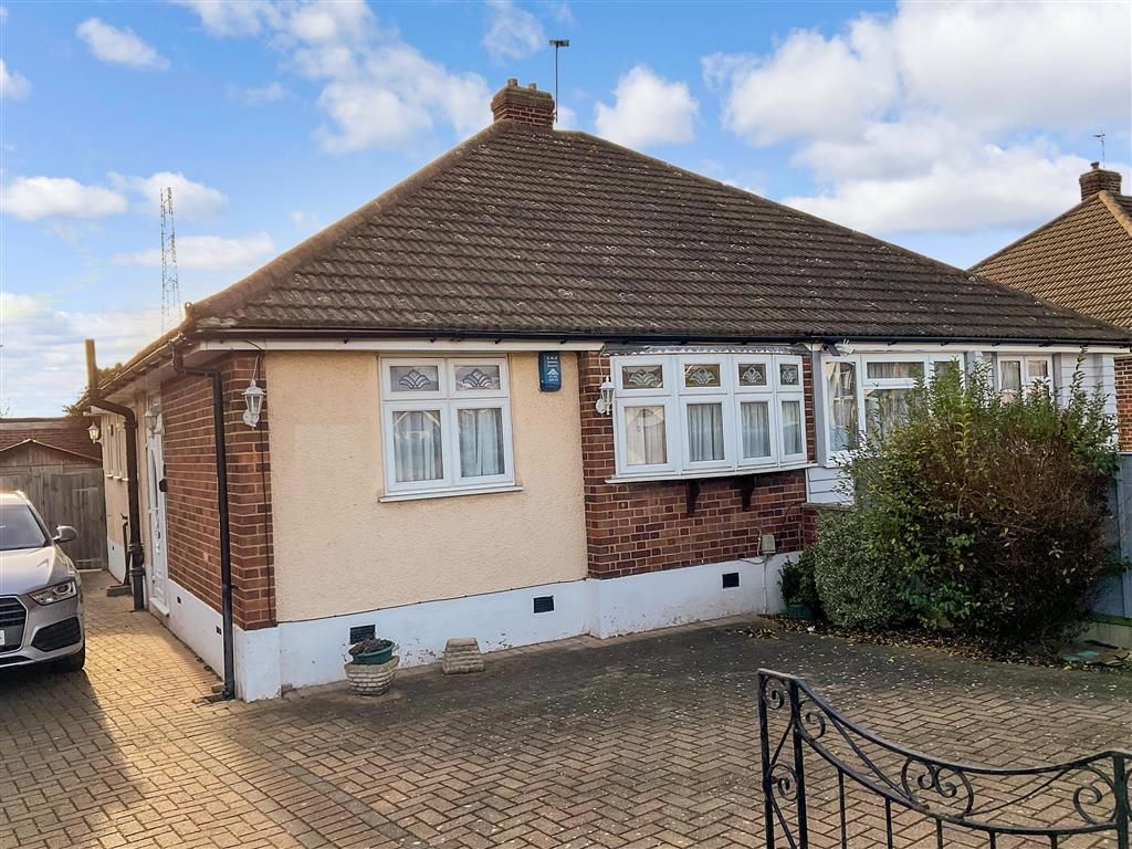 2 bed semidetached bungalow for sale in South Hall Drive, Rainham, Essex RM13 Zoopla