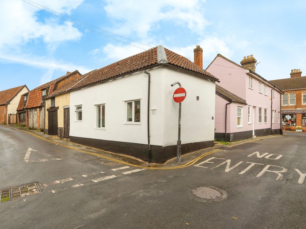 1 bed linkdetached house for sale in Friarscroft Lane, Wymondham